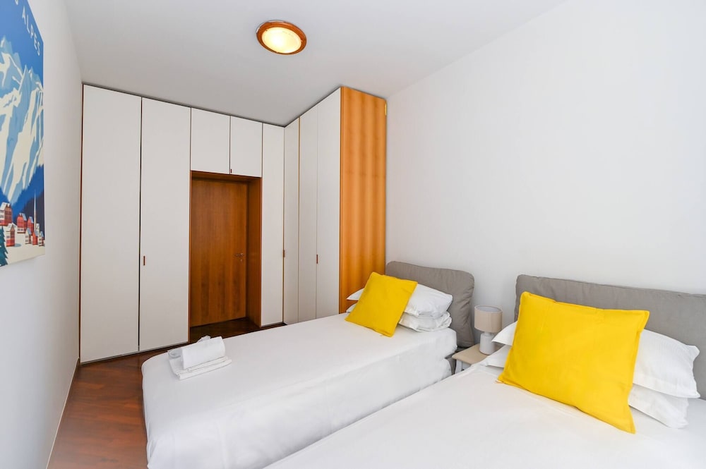 One & Only Lake View Apartment in Central Como, Photo 25
