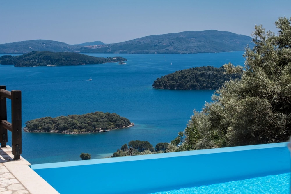 Villa photo 2