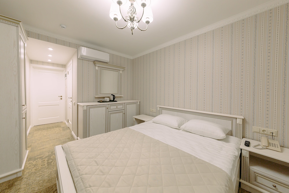 Comfort Double Room (semi-basement floor) photo 3