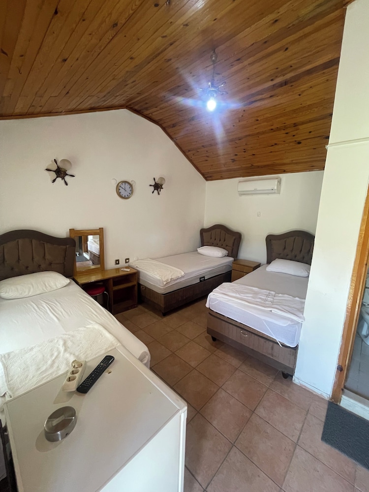 Standard Triple Room photo 3