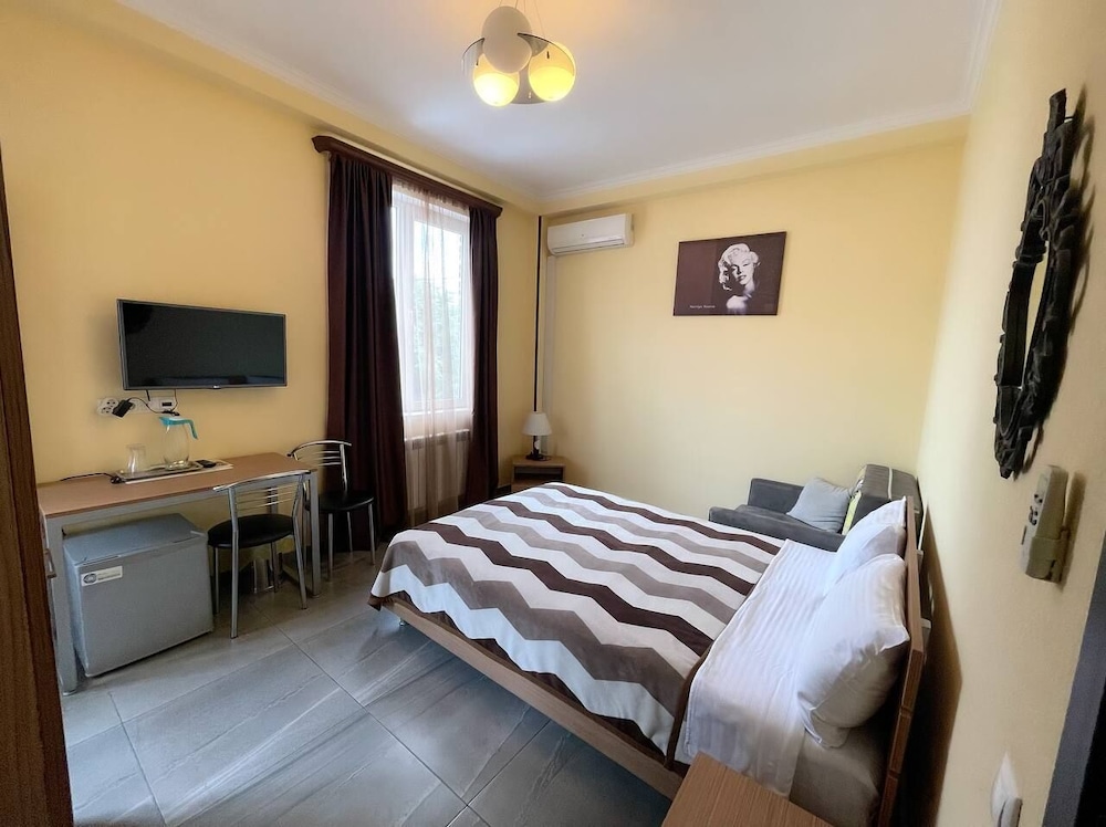 Comfort Triple Room