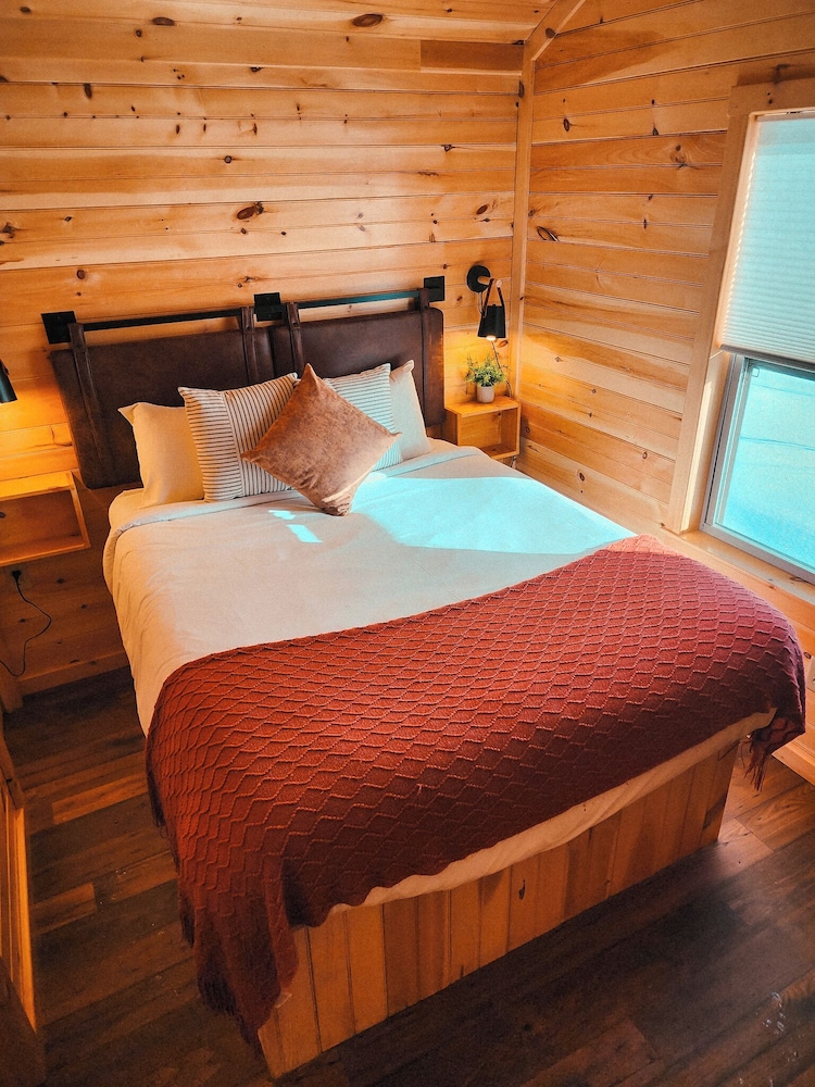 Spruce Cabin photo 1