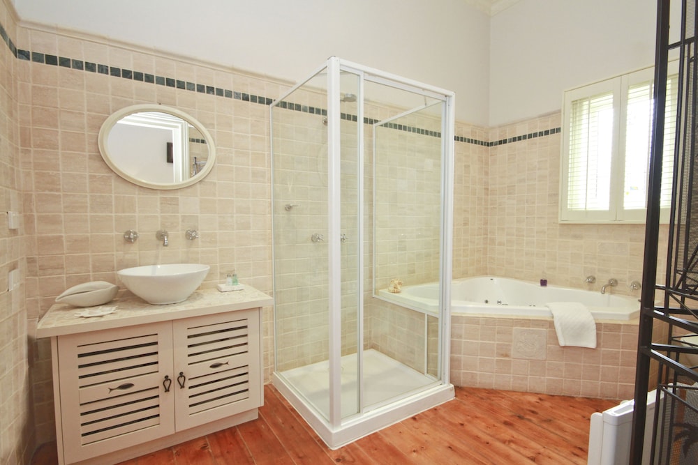 Indira Double Room with Spa Bath photo 2