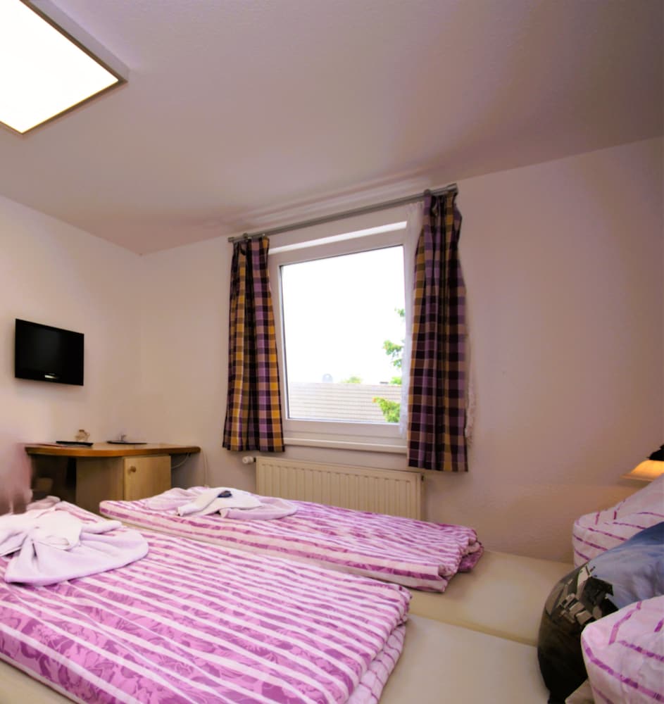 Basic Double Room photo 2