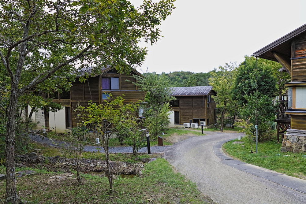 Family Cottage with Kitchenette (Max 2 Beds & 3 Futon) photo 3