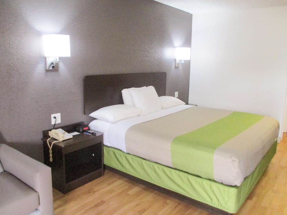 Standard Double Room, 1 King Bed, Non Smoking, Kitchenette photo 2