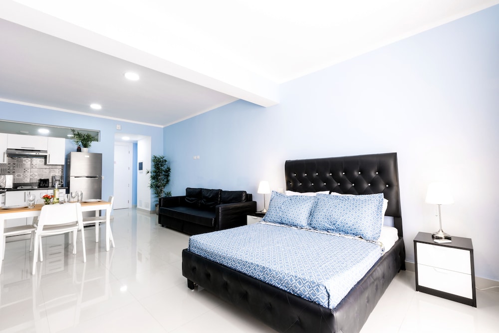 Deluxe Studio, Pool Access, City View