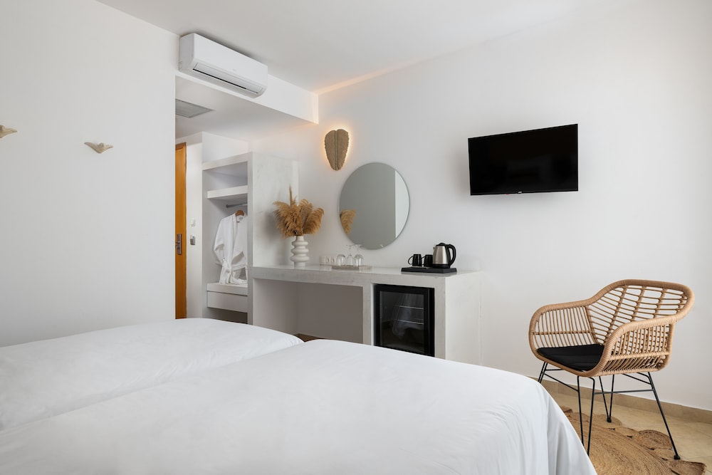 Superior Double or Twin Room photo 3