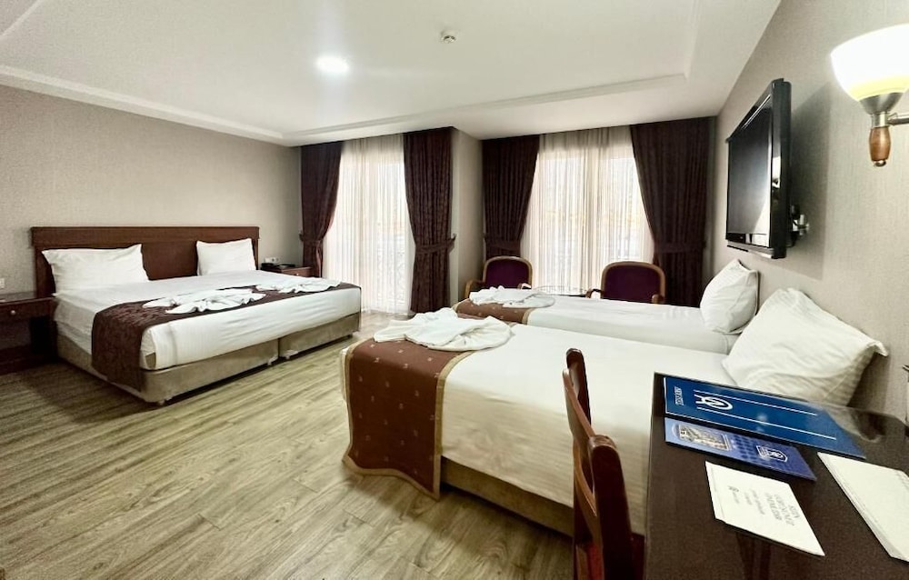 Family Quadruple Room, 1 Bedroom, Non Smoking, City View photo 1
