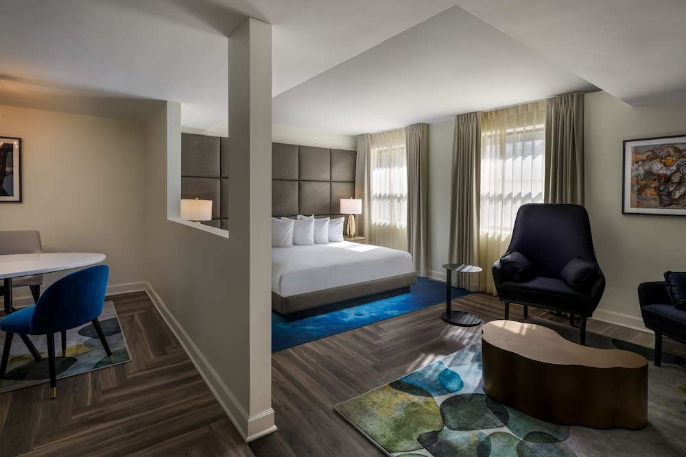 Executive Suite, 1 King Bed photo 3