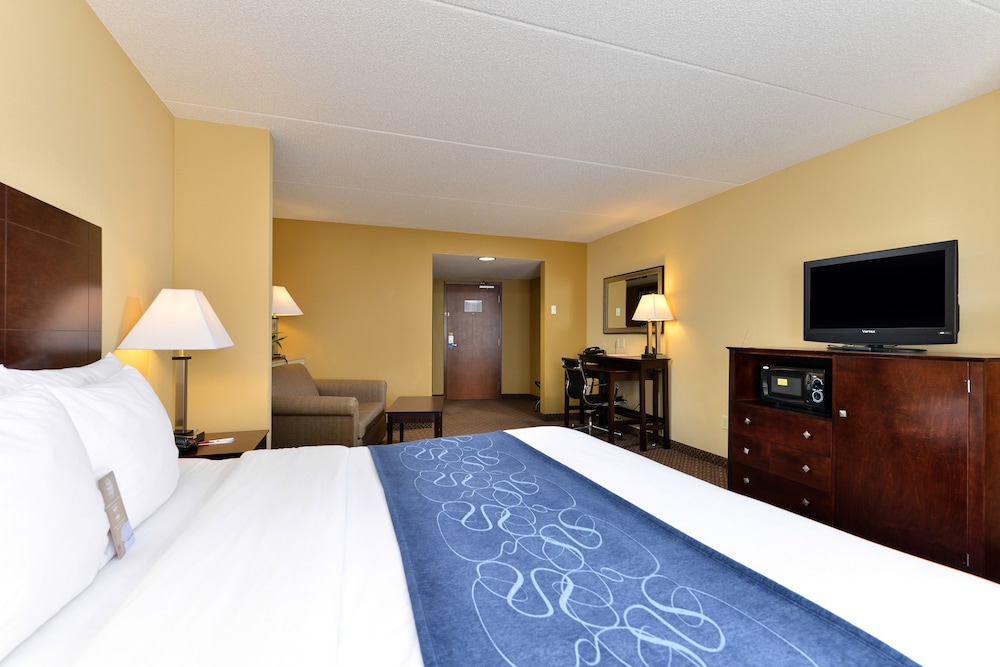 Suite, 1 King Bed with Sofa bed, Non Smoking - Photo 2
