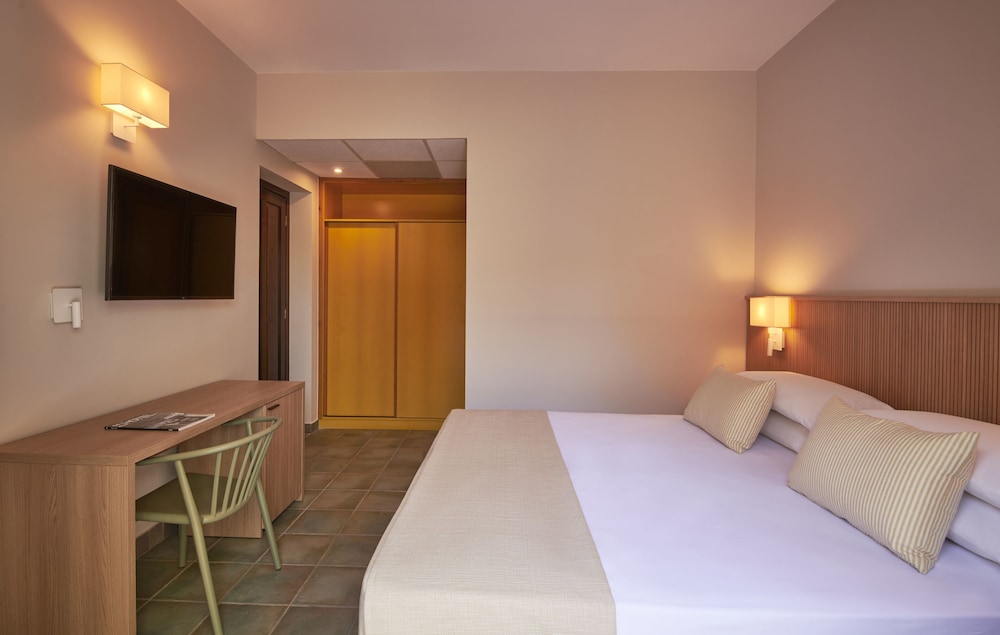 Classic Double Room, Balcony - Photo 3