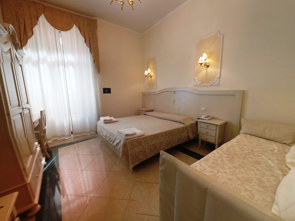 Superior Double or Twin Room photo 3