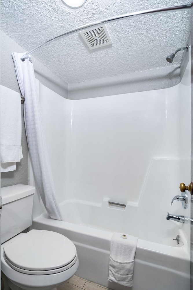 Room, 1 King Bed, Non Smoking - Photo 2