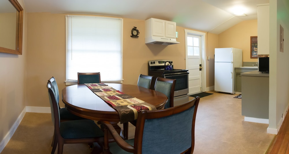 Classic Apartment, 3 Bedrooms, Kitchen, Partial Sea View photo 3