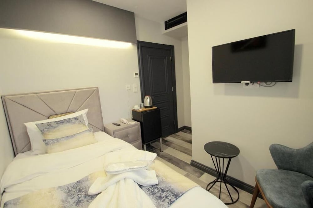 Economy Room, City View photo 2