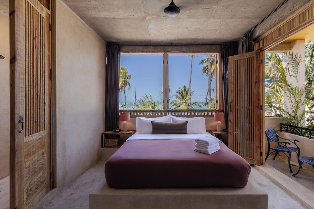 Oceanside Rooftop Terrace Suite
