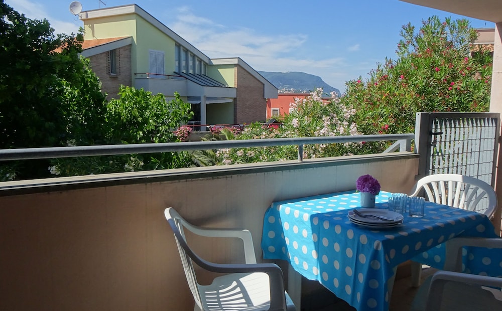 Panoramic Apartment, 1 Bedroom, Kitchenette photo 3