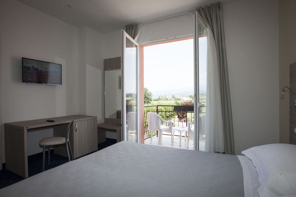 Deluxe Room, Balcony