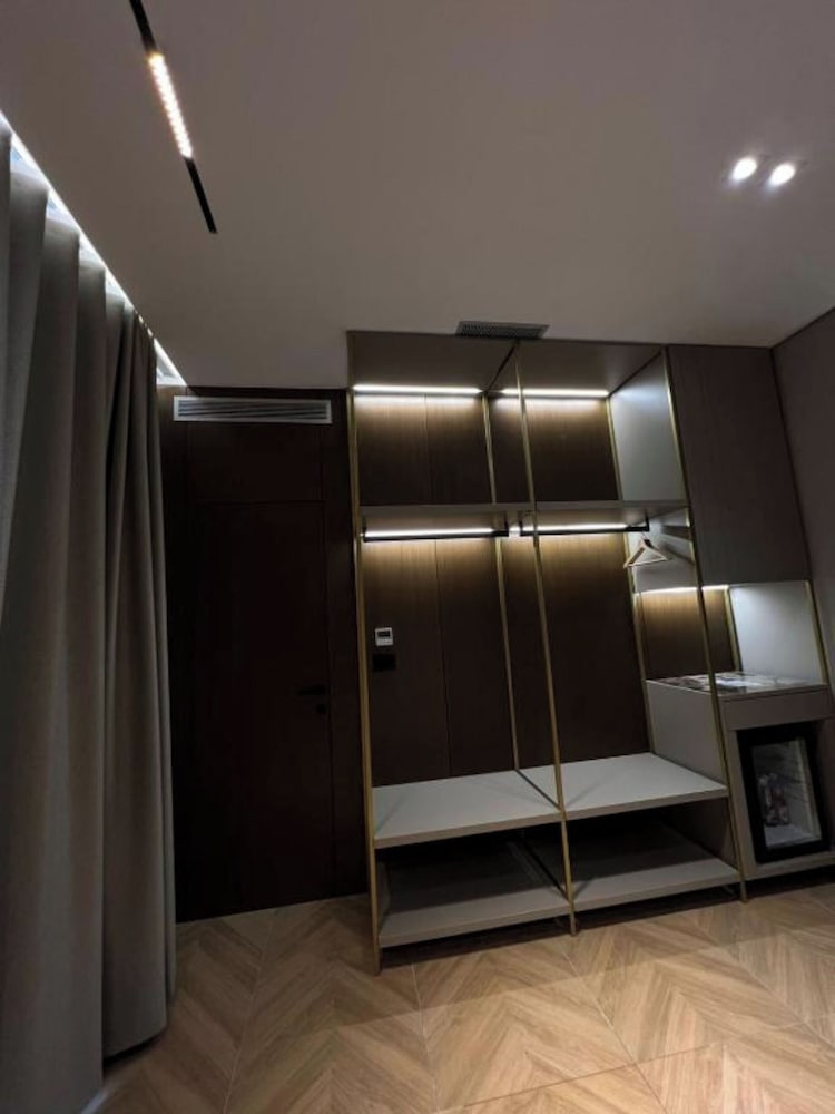 Deluxe Suite With Outdoor Jacuzzi