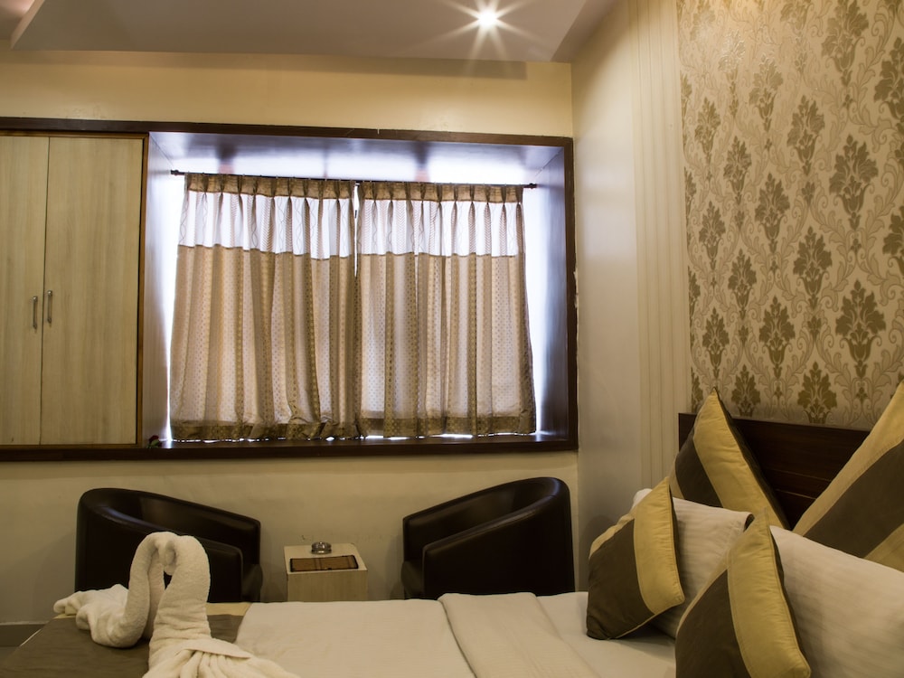 Classic Room, 1 Queen Bed (Non A/C) photo 2