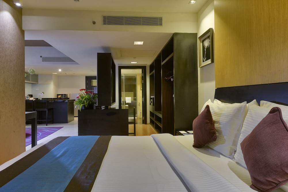 Executive Suite, 2 Twin Beds - Photo 9