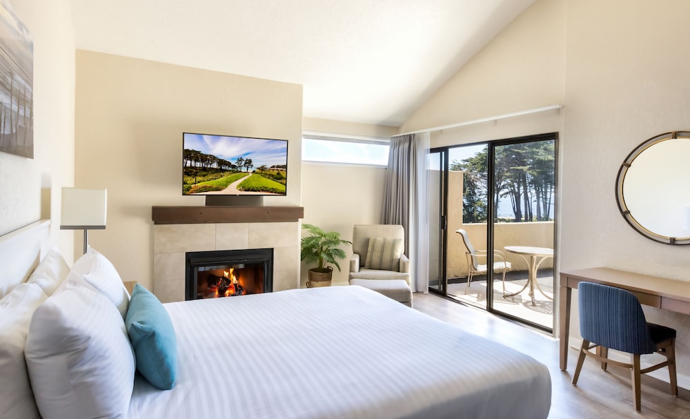 Studio, 1 King Bed (Studio-Partial Ocean View)