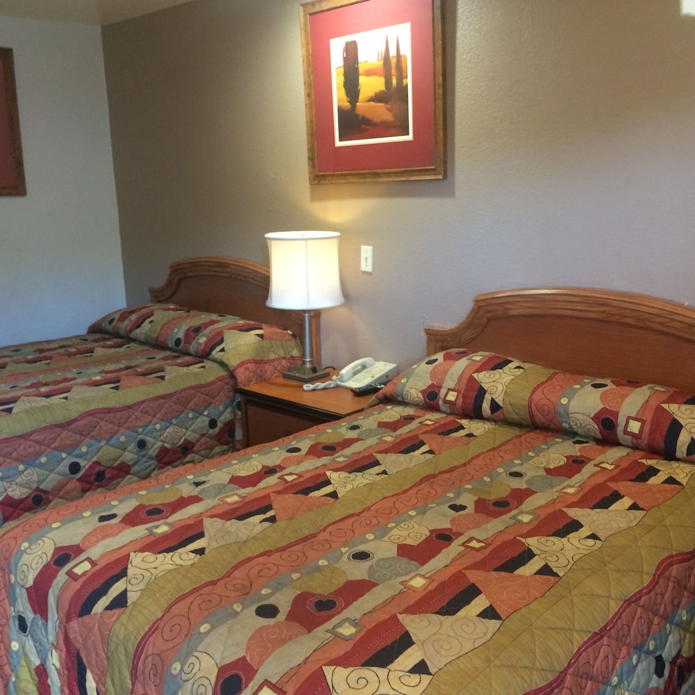 Standard Room, 2 Double Beds, Non Smoking - Photo 10