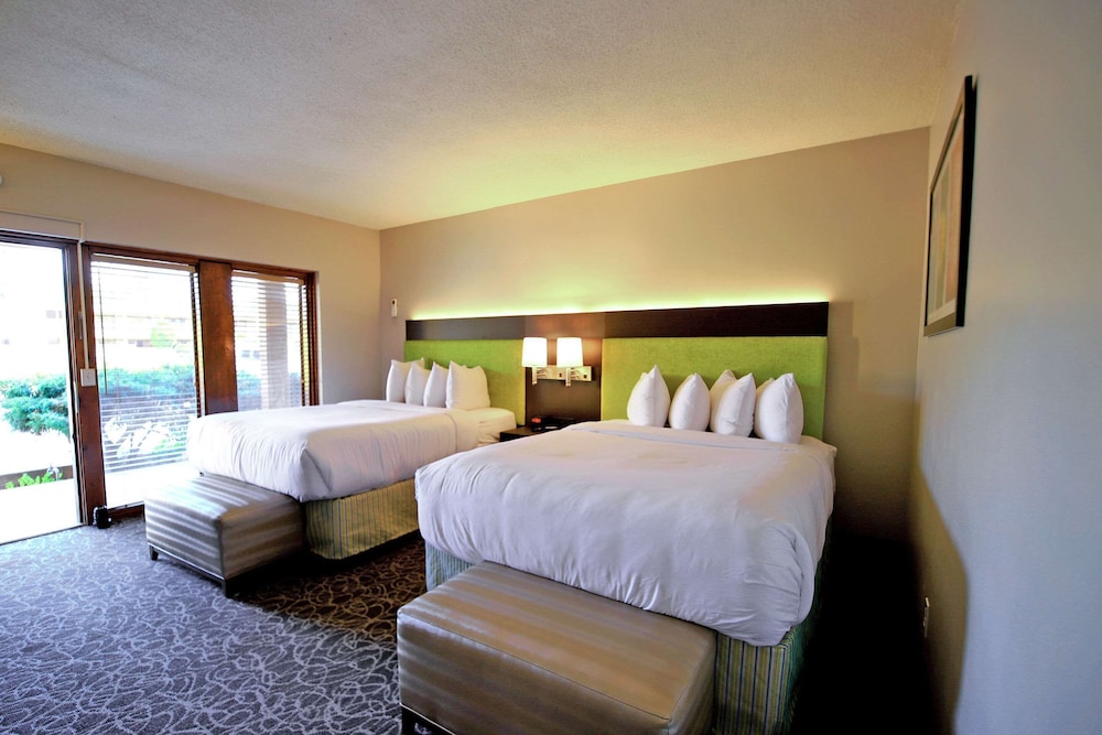 Standard Room, 2 Queen Beds, Non Smoking - Photo 3