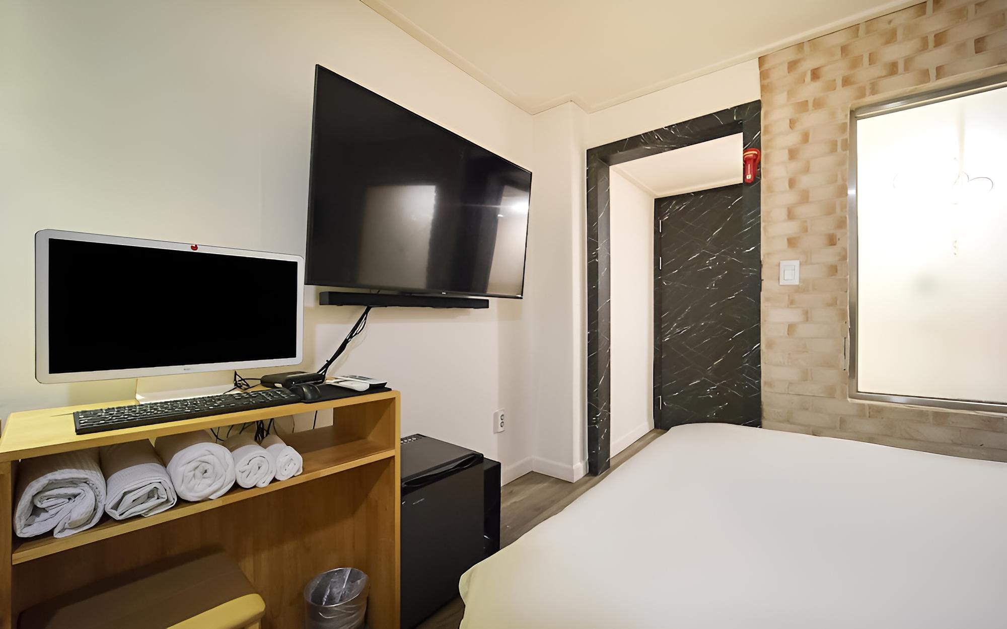Room (Massage Chair Room (Bathtub Netflix A) - Photo 11