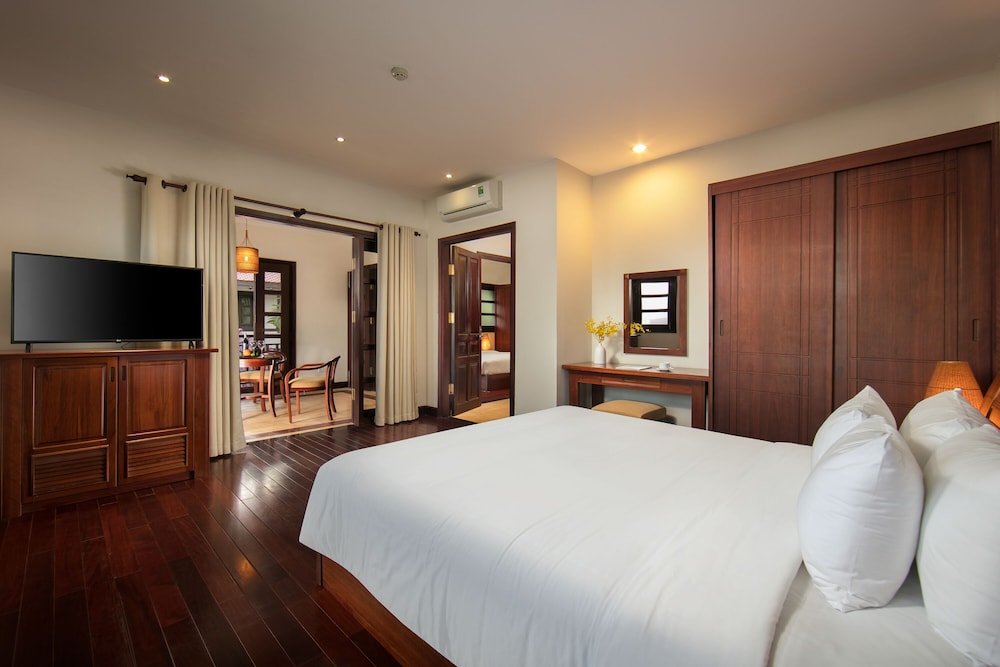 Two Bedroom Beach Front Villa with Private Pool - Photo 19