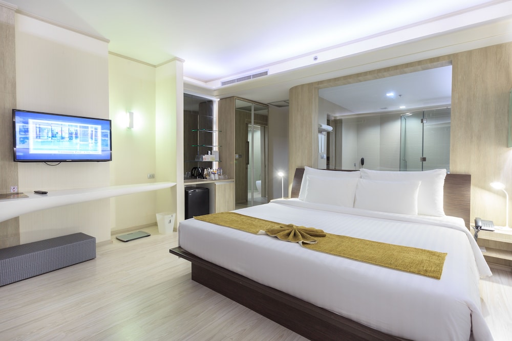 Deluxe Room (Chic Tower) - Photo 6