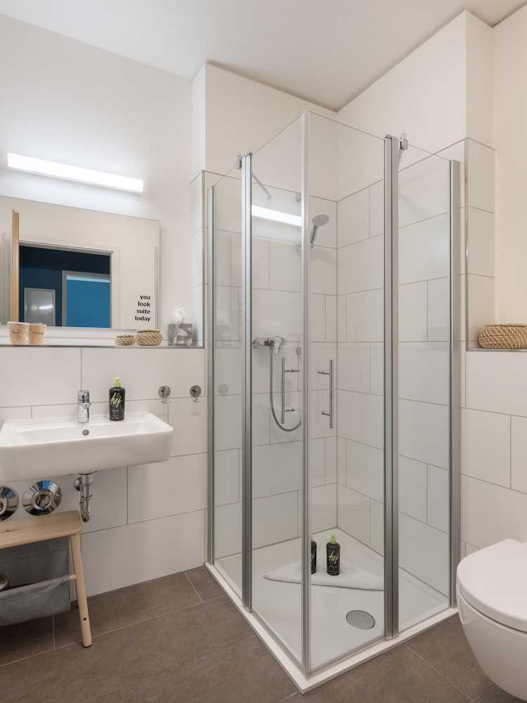 One-bedroom Suite with balcony - Photo 2