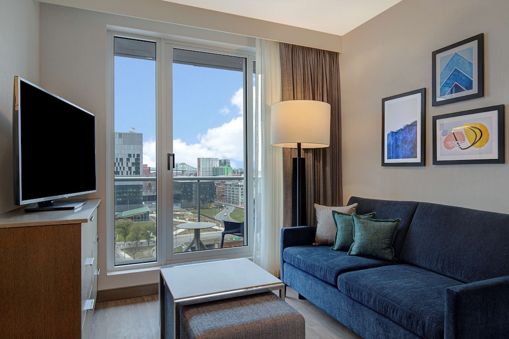 Suite, 1 Bedroom, Balcony - Photo 9