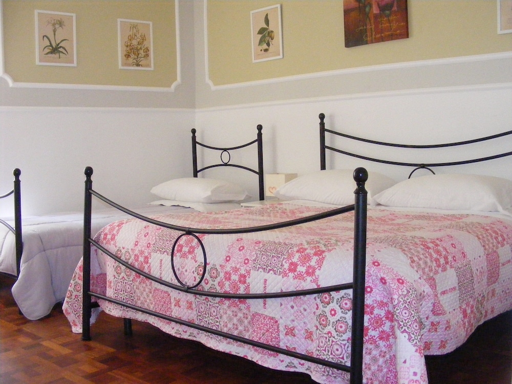 Comfort Triple Room, Private Bathroom photo 3