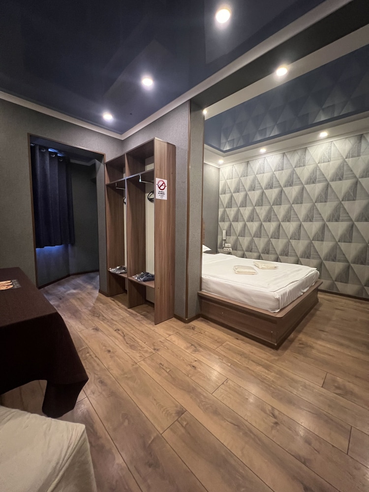 Comfort Double Room, 1 King Bed, Private Bathroom photo 1
