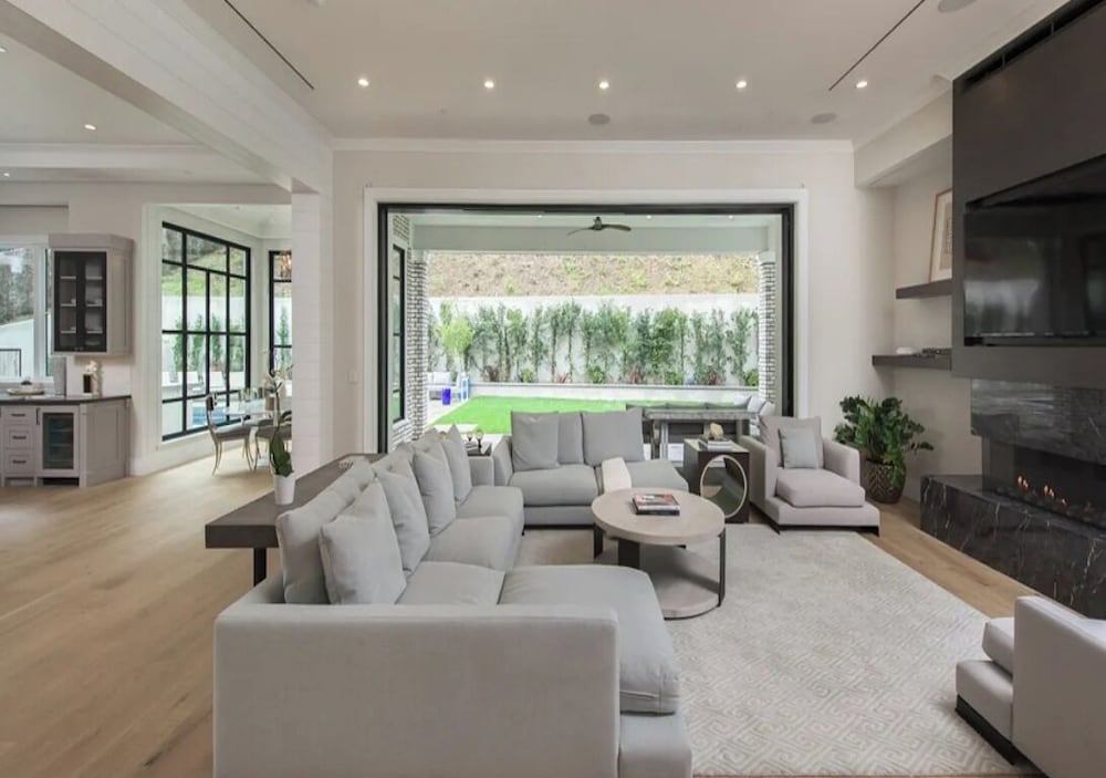 Luxury House, Multiple Beds, Pool Access, Pool View (Mandeville Canyon)