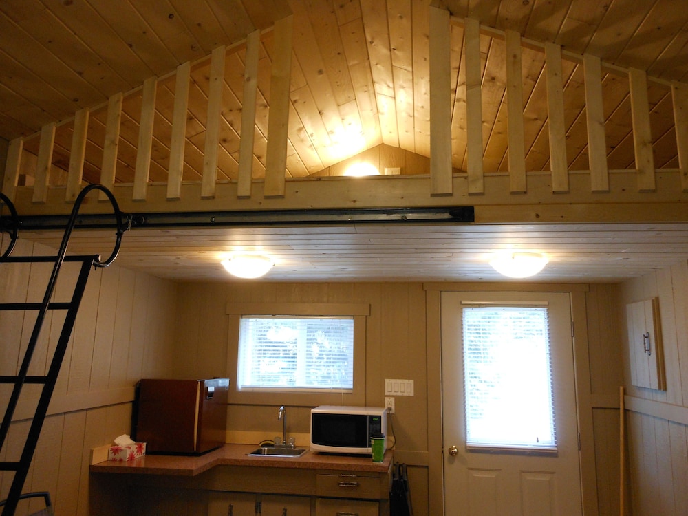Cabin, 2 Twin Beds, River View photo 2
