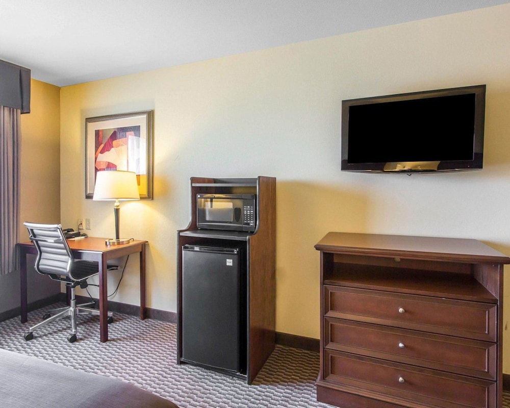 Standard Room, 2 Queen Beds, Non Smoking - Photo 5