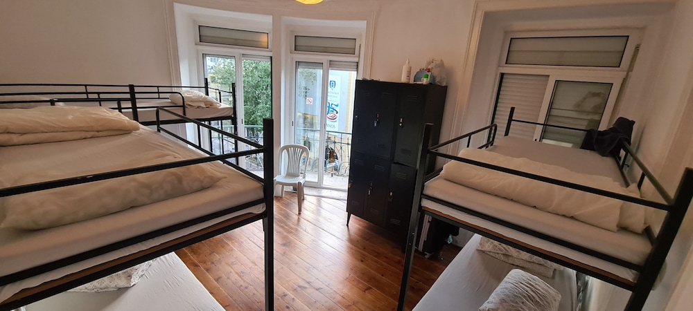 Shared Dormitory, Mixed Dorm (6)