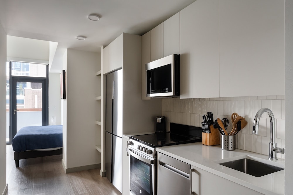 Studio Apartment, Queen Bed (Self Check-in with Virtual Front Desk)