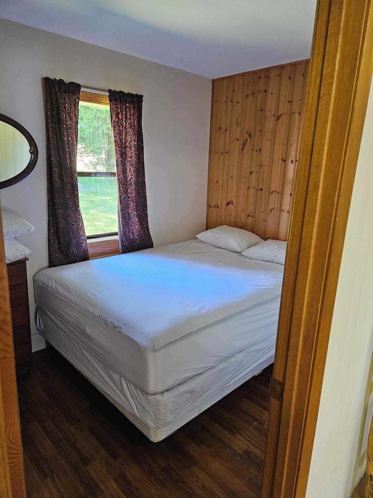 Deluxe Cottage, 3 Bedrooms, Lake View photo 3