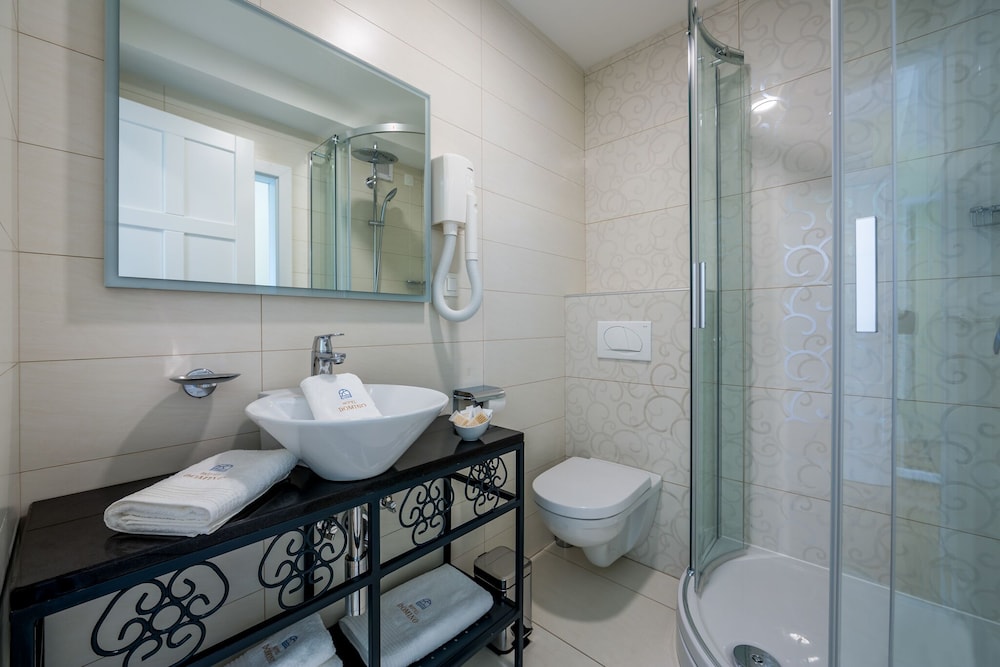Superior Double Room (208)