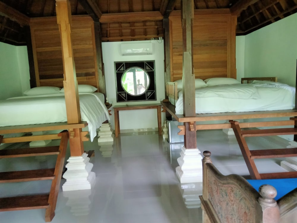Deluxe Room, Multiple Beds, Non Smoking, Garden View photo 2