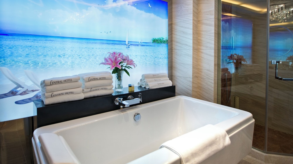 Deluxe Suite - Photo 3