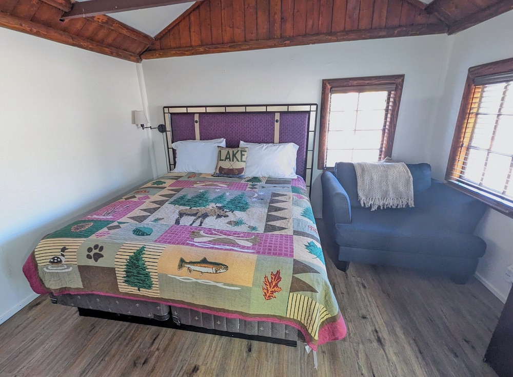 Cottage 5 - Grizzly Bear photo 1