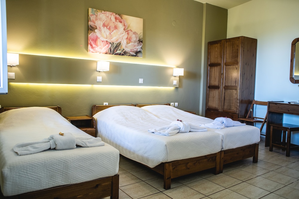 Standard Triple Room photo 2