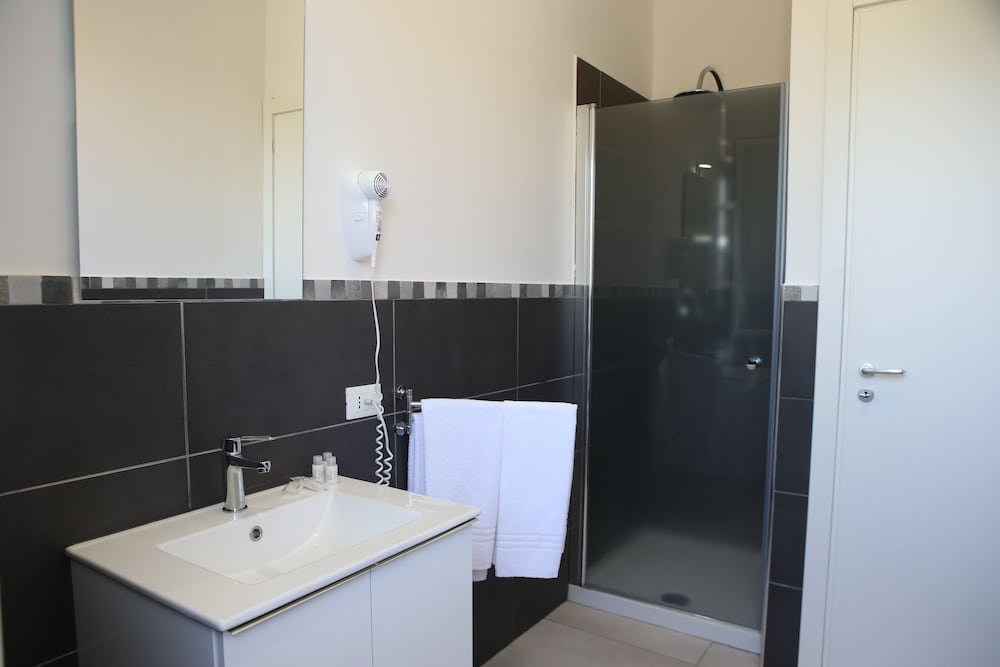 Deluxe Triple Room, Garden View - Photo 14
