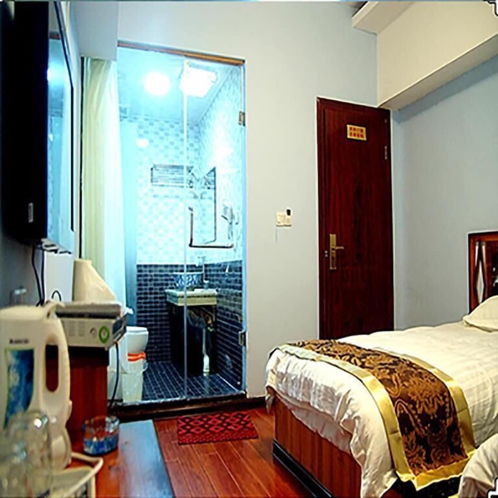 Economy Twin Room photo 3