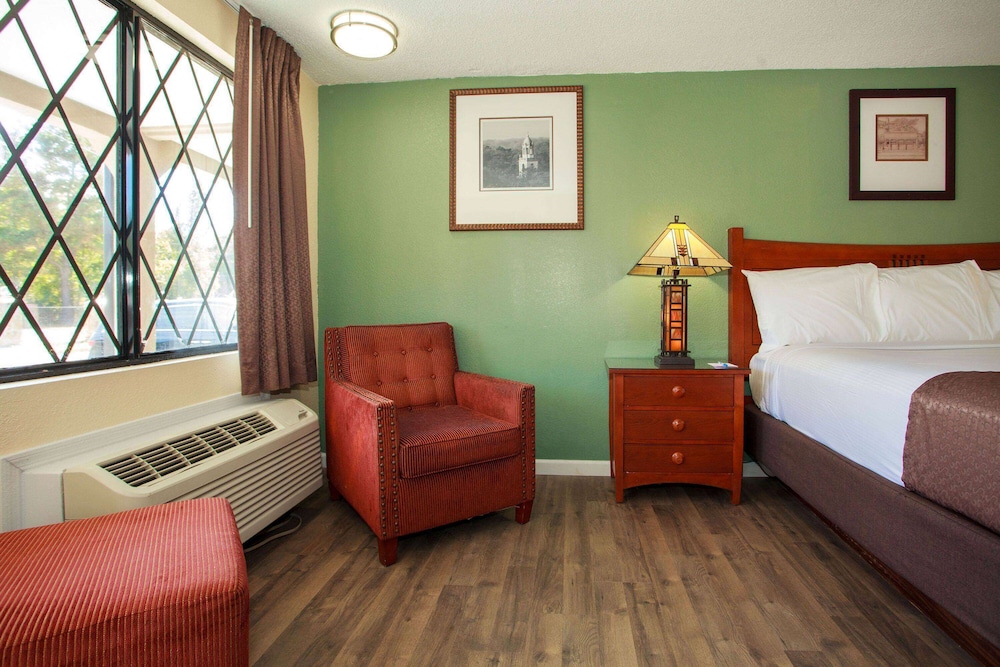 Room, 2 Queen Beds, Non Smoking - Photo 2
